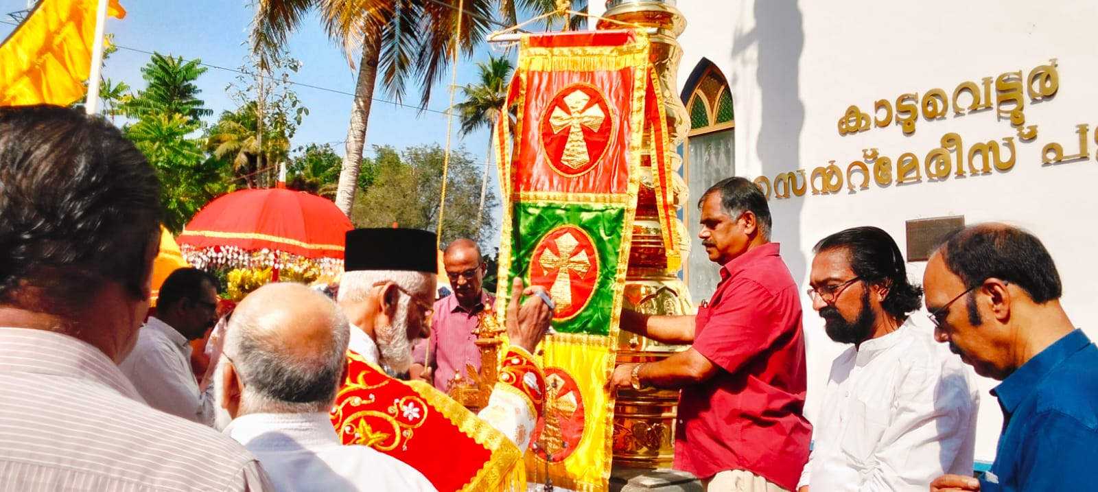കാടുവെട്ടൂർ പള്ളി പെരുന്നാളിന് കൊടിയേറ്റി 